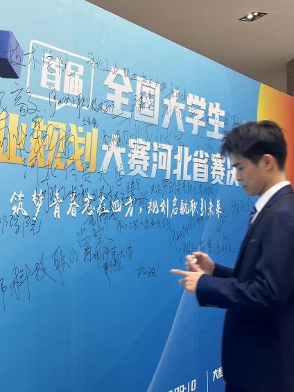郝敏钗外网简历照片.jpg 郝敏钗外网简历照片.jpg